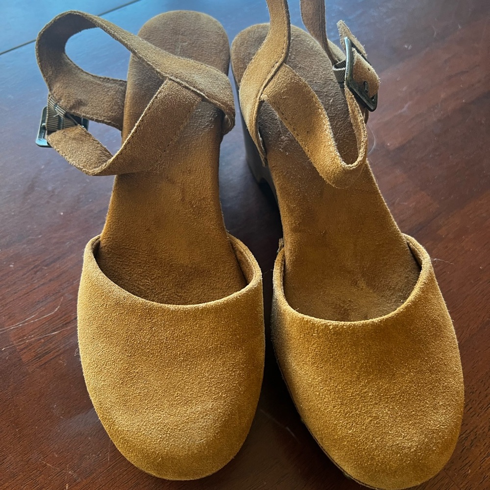New House of Harlow Clogs